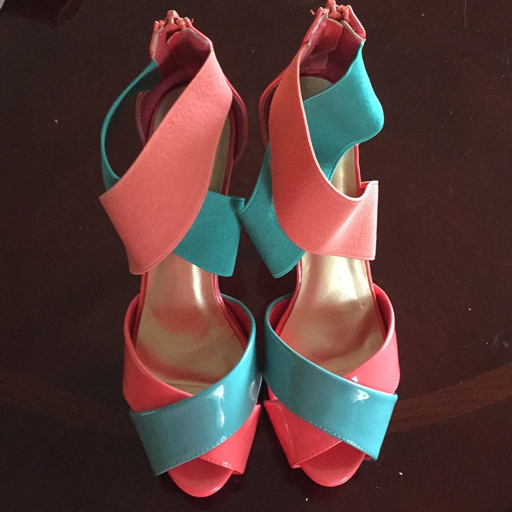 Peep-toe heels